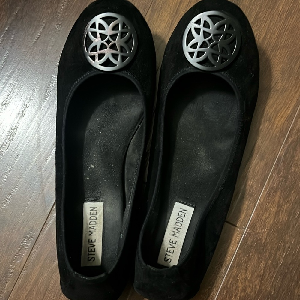 Black ballet flats